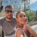 Prva fotografija Joce Stefanovića sa sinom! Pevač u porodilištu ne može da sakrije emocije, a tek hrabru mamu da vidite…