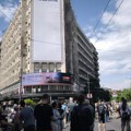 Ministarstvo naložilo zbrinjavanje ptića bele čiope kod Palate Albanija, studenti u blokadi i građani ispred zgrade