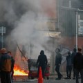 Белфаст у пламену: Стотине маскираних демонстраната на улицама након крвавог напада ножем: Горе аутобус, аутомобили…