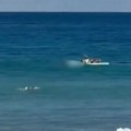 "Jeziv vrisak je odjeknuo plažom, mislili smo da se deca igraju, a onda..." Horor snimci žene koju je napala velika bela…