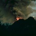 Požar na nepristupačnom terenu između Cetinja i Budve, vatrogasci povučeni, uzdaju se u kišu