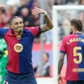 Barselona dobila Real Madrid u meču godine, pa skoro osigurala titulu: Kraljevima nije pomogao ni sudija!