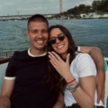 FOTO Sin Save Miloševića verio prelepu košarkašicu: Romantična prosidba na Dunavu i prsten kao zavet večne ljubavi