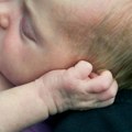 Ужас у индији! Беба пронађена закопана у земљи, пронашао је пастир! Лекари се боре за њен живот!