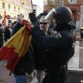 Desetine hiljada ljudi u Madridu na skupu protiv vlade: Policija nije baš bila nežna prema nekima (video, foto)