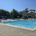Sezona na bazenima SC „Čair” protiče bez većih incidenata, bezbednost kupača na prvom mestu