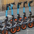 Novi saobraćajni zakon u Crnoj Gori: Mlađi od 21 godine ne smeju da voze noću, pravila za električne trotinete