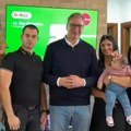 Vučić u Požarevcu sa porodicom koja je uzela kredit za mlade, razgovarao sa građanima