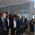 Vučić, povodom početka školske godine, posetio renoviranu osnovnu školu u Batajnici