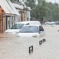 Bujica Srbima odnela automobile u more: Voda je duboka i do metar i po, turisti u Volosu zatražili pomoć