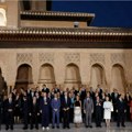 Predsednik Vučić prisustvovao kulturno-umetničkom programu u palati Alhambra