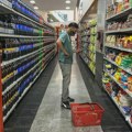 Inflacija pala na 10,2 odsto, hrana i dalje vuče rast cena