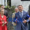 Ovaj vandalizam je neprihvatljiv: Oglasio se ministar Jovanović nakon što su narodni poslanici ofarbali tablu "REM-a" tokom…