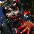 Zombiji, vampiri, klovnovi: Kako su se ljudi širom sveta maskirali na Noć veštica