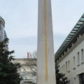 Cetinje spram vojvode: Inicijativu Kuča da se spomenik Mirku Petroviću pomeri iz Podgorice podržao pes