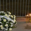 Delegacija FSS na mestu tragedije: Fudbalski savez Srbije odao počast poginulima u Novom Sadu (foto)