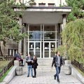 Studenti u blokadi Medicinskog fakulteta u Beogradu blokirali zgradu dekanata
