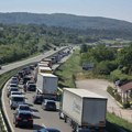 Nezgoda na auto-putu kod Draževca, bilo zastoja
