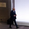 Francuska vlada pred padom zbog dva državna praznika