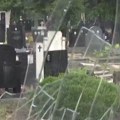Oskrnavljeno pravoslavno groblje u Prištini - Naš reporter na njemu razovarao sa grupom Albanaca, oni zatečeni incidentom…