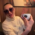 (Foto) Ceca ušetala u kafić na Dedinju bez trunke šminke, svi bili u neverici što je tu vide: "Da mi je neko pričao, ne bih mu…