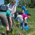 „Zavrni rukave“ ponovo u Zrenjaninu: Aktivisti čistili grad, poručuju – „Begej je ogledalo svih nas“ „Zavrni rukave“…