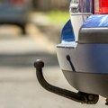 Udarili ste u auto sa kukom i razbili svoje vozilo: Za ovo niste krivi, bahati vlasnik će debelo platiti štetu