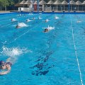 Projekat "Zaplivaj život" Srđana Neškoskog već jedanaesto leto besplatno uči decu da plivaju