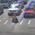 Spajdermen istrčao na kolovoz i postao heroj: Svi su šokirano gledali, a on nije razmišljao ni sekunde već je spasio čoveka…