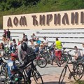Ćirilica na dva točka: Peta biciklijada povezala Park ćirilice, Raču i Muzej ćirilice