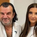 (Фото, видео) "Увек уз најбољег, а то је Александар Вучић" Велики број највећих естрадних звезда у Арени: Ево ко је све дошао…