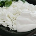 Mladi sir ili grčki jogurt: Šta je bolje za stabilan nivo šećera u krvi?