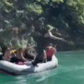 Urnebesan salto Jokića Nikola izveo akrobaciju na Drini (video)