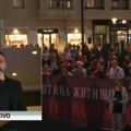 Zvižde Srbiji, skandal u Novom Sadu! Haos tokom govora Lutovčevog predsednika DS za Vojvodinu (video)