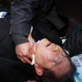 Јужнокорејски опозициони лидер се опоравља после напада ножем