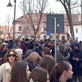 Protest ispred policije i tužilaštva u organizaciji prosvetnih radnika: Zašto nisu otkriveni i kažnjeni napadači na…