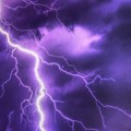 Nevreme tutnji Srbijom: Obaralo i stabla (foto)