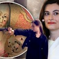 Političarka sa Kosova izrešetala sliku Bogorodice sa Isusom, objavljeno kakva joj kazna preti