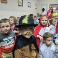 Mališani iz vrtića „Sunce“ osvetlili tmuran dan kostimima i osmesima