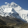 Internet poludeo zbog ove slike Mont Everesta Nećete verovati iz kog ugla je snimljena!