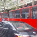 TRAMVAJ UDARIO MOMKA (21) u centru Beograda: Mladiću se bore za život, teško je povređen u nesreći