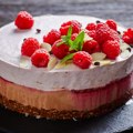 Plazma malina torta bez pečenja: Kremasta, osvežavajuća i gotova začas