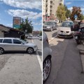 Čitalac reporter: Automobili na trotoaru u Ulici Branka Radičevića, deca primorana da izlaze na kolovoz