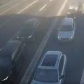 Pojačan saobraćaj ka izletištima i vikendicama, kamioni čekaju na granicama
