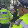 (Video) Haos u Londonu Planirano ometanje govora kralja Čarlsa, reagovala policija