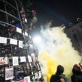 Demonstranti u Gruziji "okitili" novogodišnju jelku – 11. noć protesta