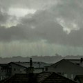 Moćna atmosferska pojava izgleda kao da će sve progutati: Zastrašujuća superćelija snimljena iznad Milanovca (Video)