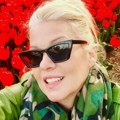 Ko je misteriozni muškarac koji bivšoj ženi Jovana Memedovića poklanja cveće?