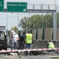 (Foto) avion pao na: Auto-put u Italiji Letelica se iznenada zavrtela, srušila na zemlju i zapalila, ima mrtvih!