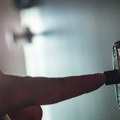 Zgradom se širi neprijatni miris: Kome da se obratite u ovakvim slučajevima? Postoji rešenje!